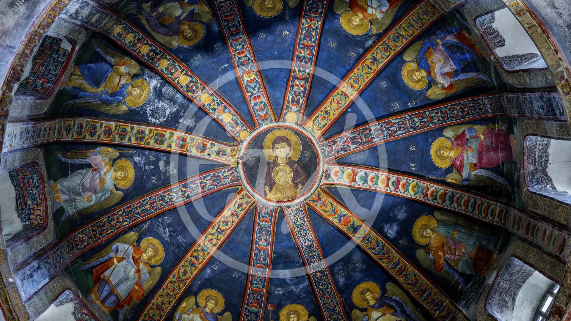 Radial fresco of the Virgin and Child surrounded by angels in the dome of the Chora Church Parekklesion - Ιερά Μονή της Χώρας, Παρεκκλήσιον Τοιχογραφίες - Η Θεοτόκος προσευχόμενη και τα Αγγέλων